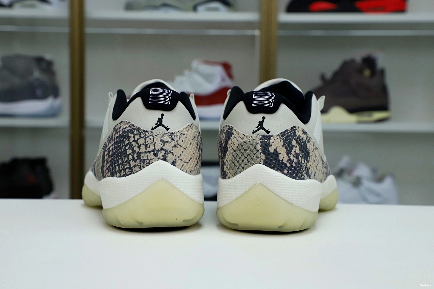 SNAKESKIN AIR JORDAN 11 LIGHT BONE LOW 0717